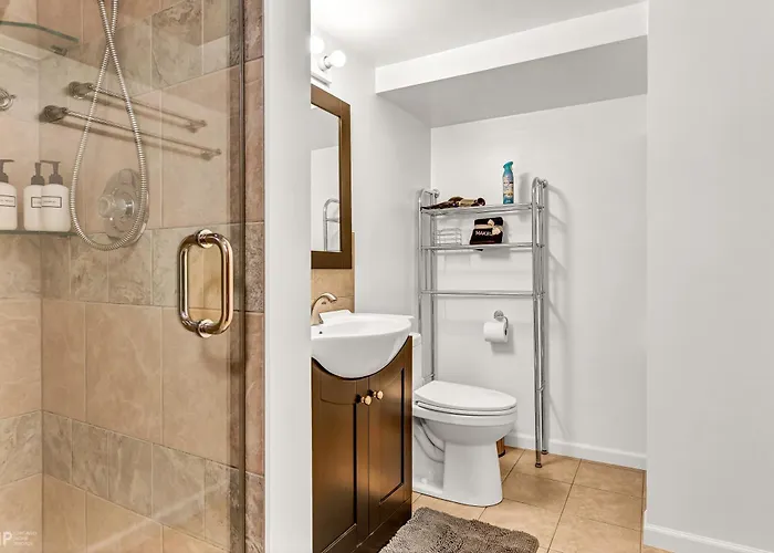 Apartment Stylish Garden-level 2br: Quiet Neighborhood *