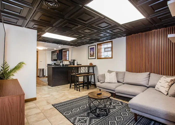 Stylish Garden-level 2br: Quiet Neighborhood * Chicago