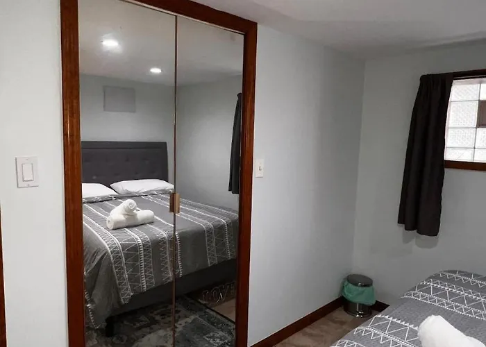 Stylish Garden-level 2br: Quiet Neighborhood *