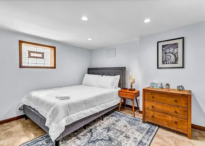 Stylish Garden-level 2br: Quiet Neighborhood Appartamento Chicago
