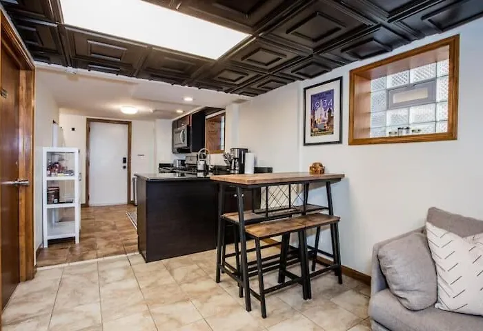 Stylish Garden-level 2br: Quiet Neighborhood Appartamento