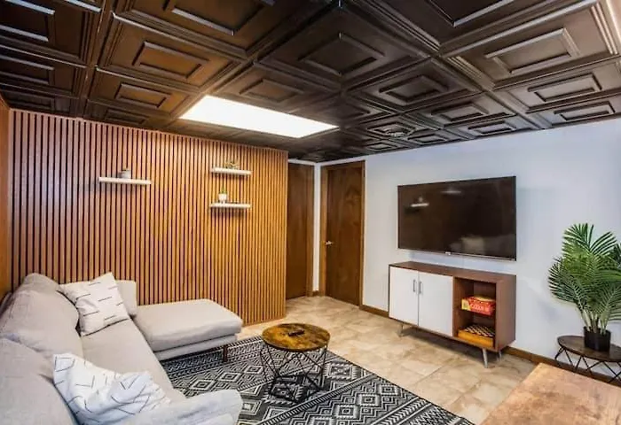 Stylish Garden-level 2br: Quiet Neighborhood *